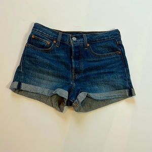 Levi’s blue denim jean shorts size 27